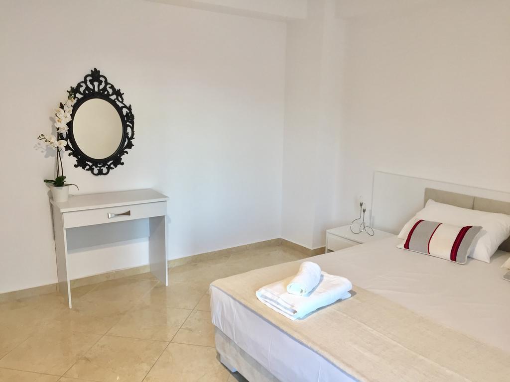 Sea And Sky Apartments Sarande Sarandë Exterior foto